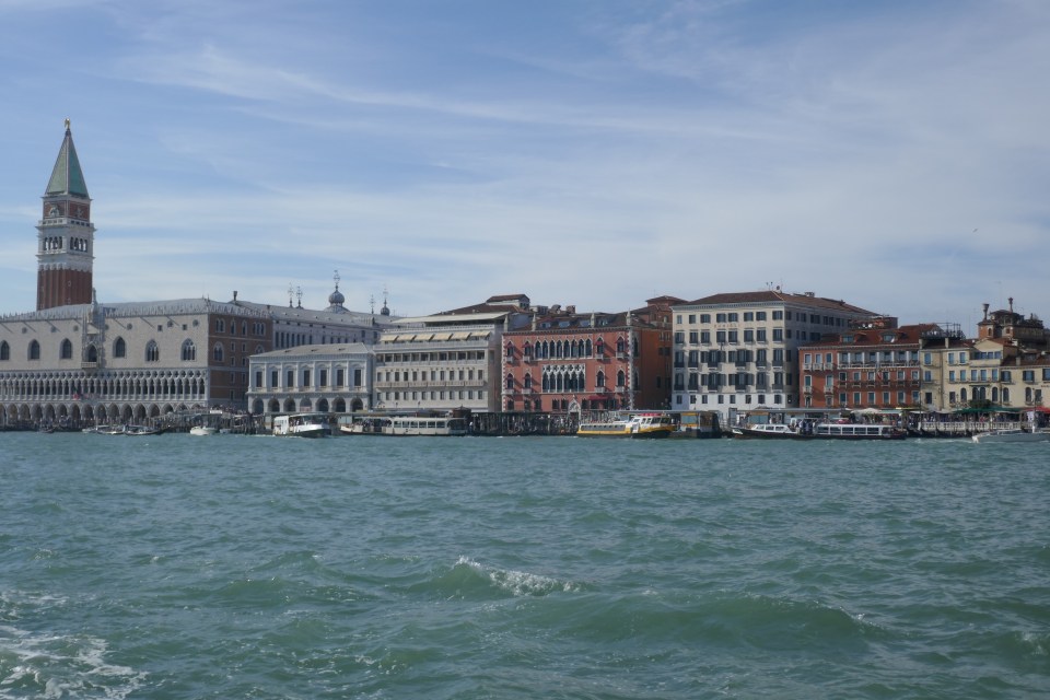Je vous propose de visiter Venise ainsi que les iles de Murano et Burano. Que voir, que faire? 