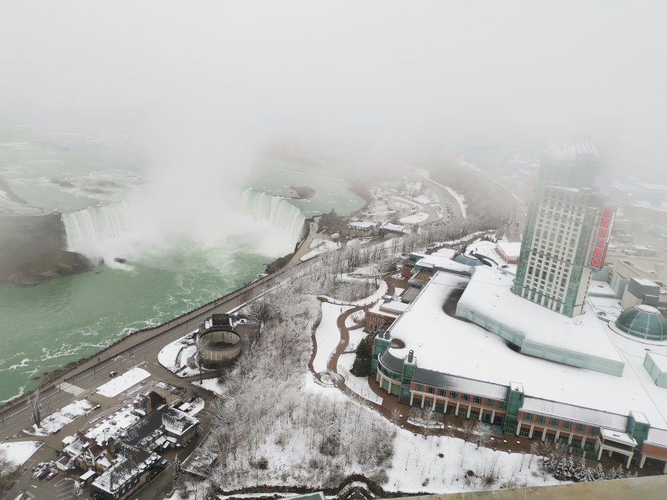 Proches de Toronto, aller aux chutes du Niagara est un incontournable. Dans cet article, je vous donne des conseils pour les découvrir.
