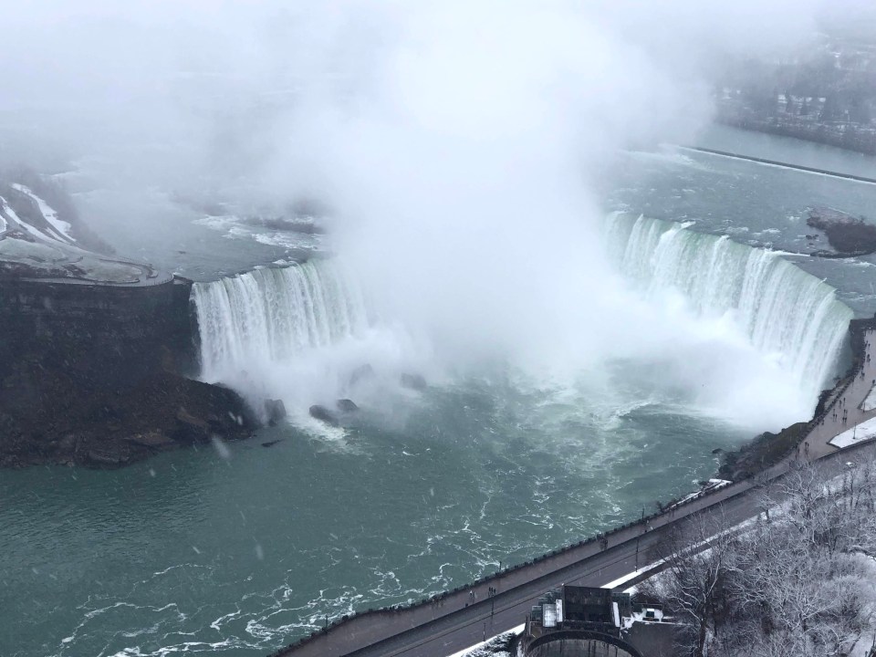Proches de Toronto, aller aux chutes du Niagara est un incontournable. Dans cet article, je vous donne des conseils pour les découvrir.
