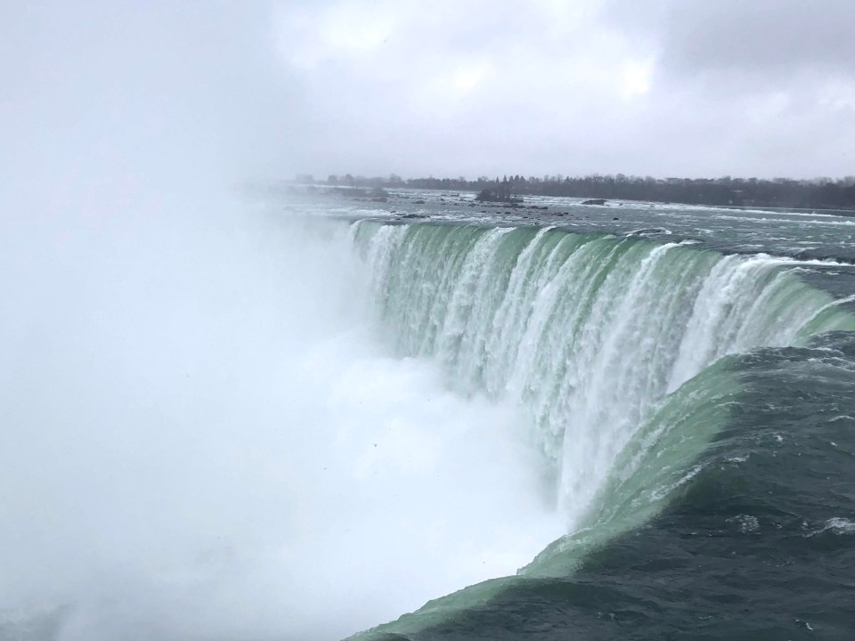 Proches de Toronto, aller aux chutes du Niagara est un incontournable. Dans cet article, je vous donne des conseils pour les découvrir.