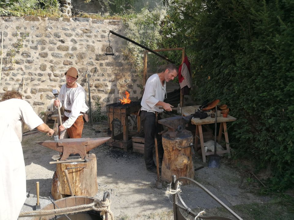 Vous envisagez de venir au Puy en Velay, en Haute Loire? Je vous propose les 10 activités incontournables à faire au Puy en Velay.
