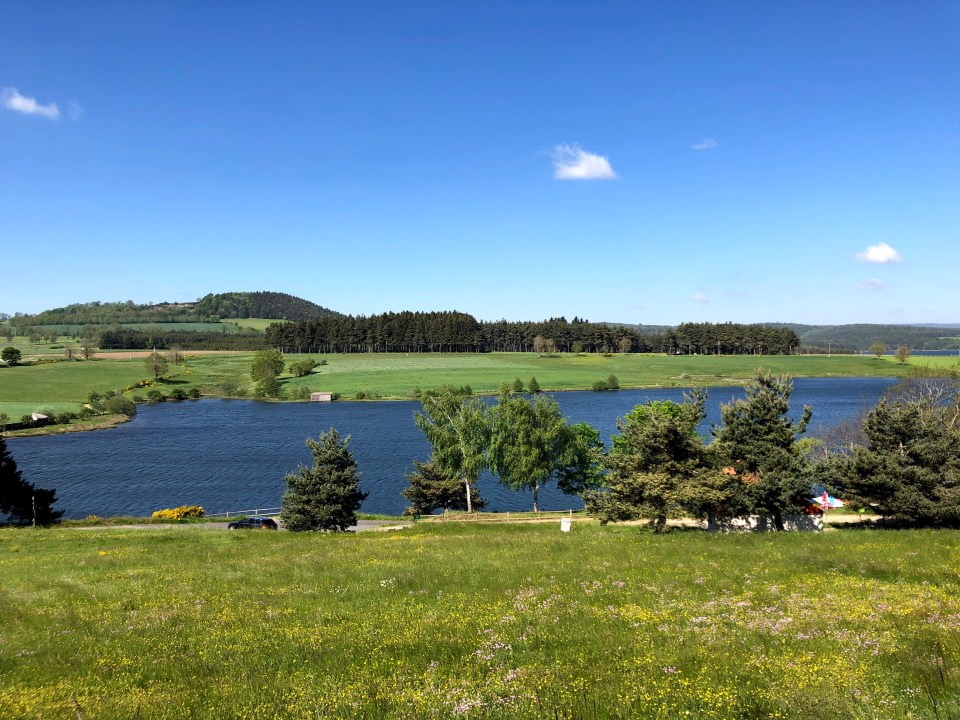  le lac de Naussac en Lozère   