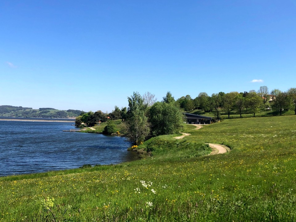  le lac de Naussac en Lozère   
