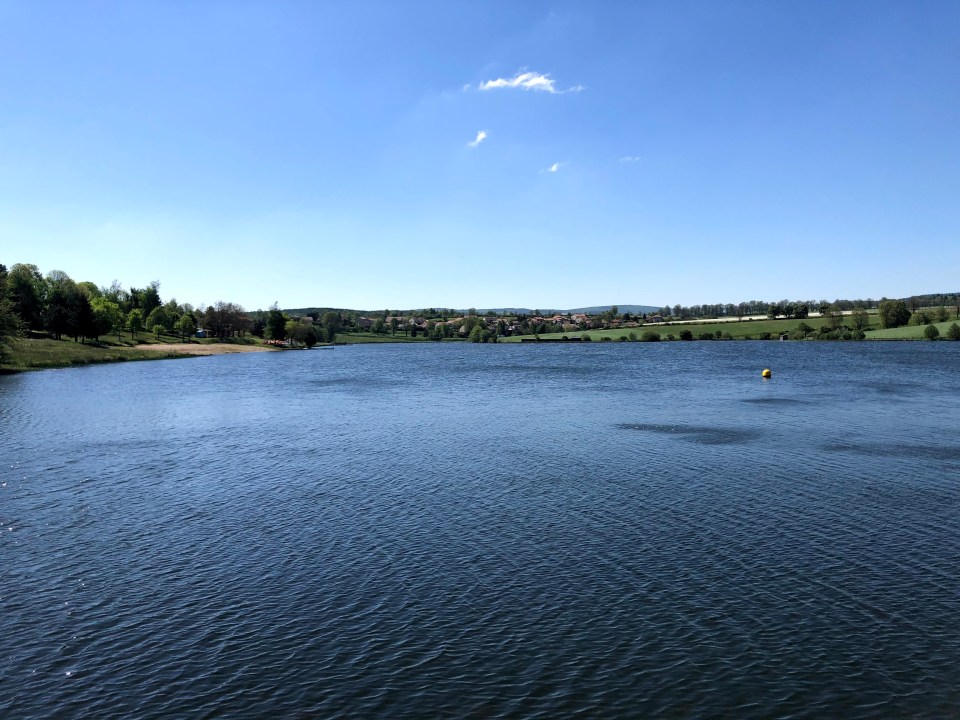  le lac de Naussac en Lozère   