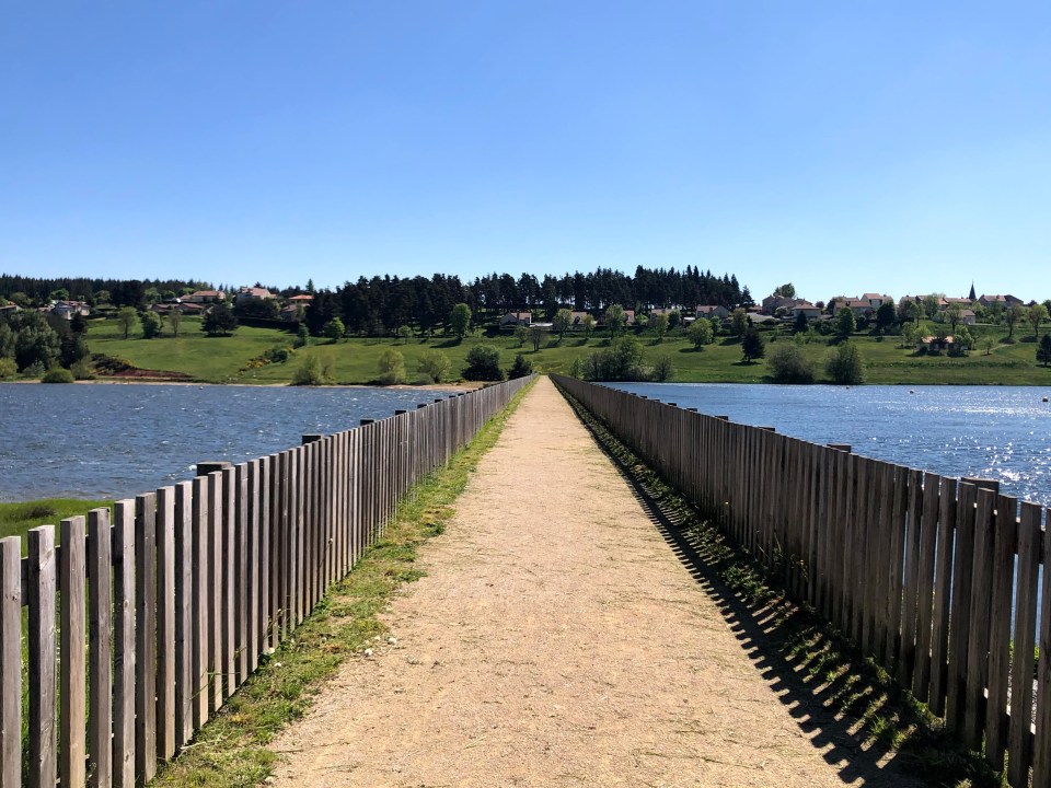  le lac de Naussac en Lozère   