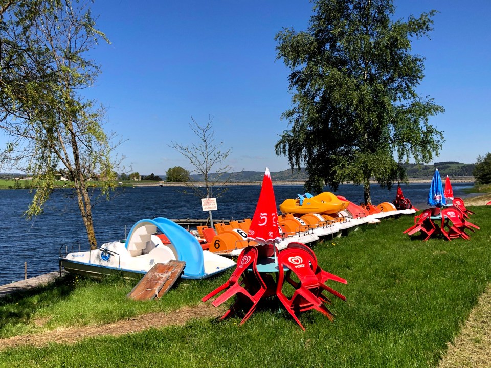  le lac de Naussac en Lozère   