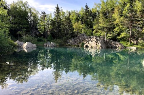 Voici 5 idées de sorties en Haute Loire. Lac du Bouchet, lac bleu, cascade de la Beaume, la Haute Loire offre de magnifiques paysages.
