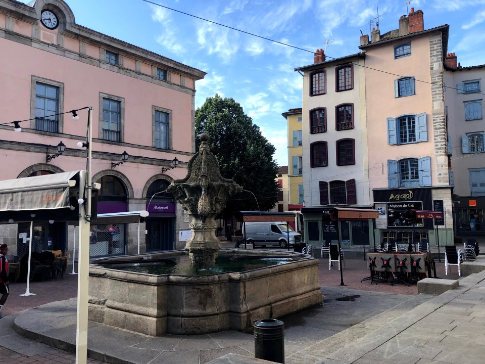 visiter les rues du Puy en Velay.