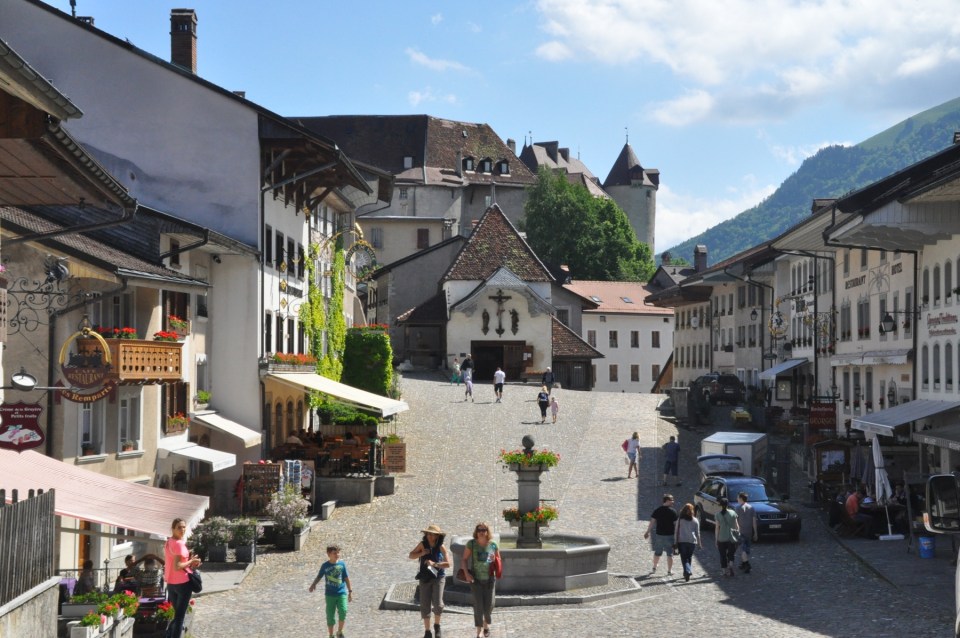 Voici donc une sélection des plus beaux endroits à visiter en Suisse. 