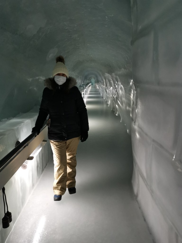 If you go to the Jungfraujoch, the roof of Europe, you're in for a magical experience between mountains (Jungfrau) and glaciers.