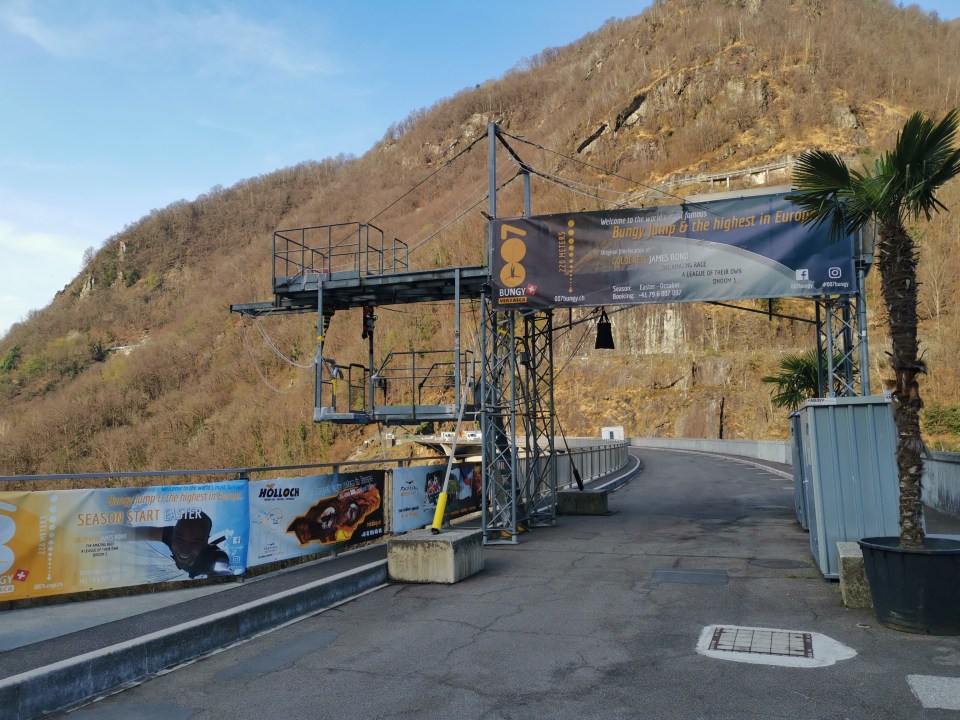 le barrage de Contra dans La vallée de la Verzasca 