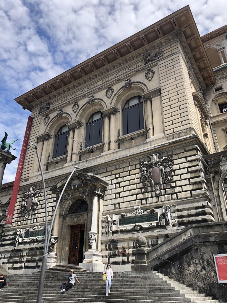 Palais de Rumine situé sur la place de la Riponne