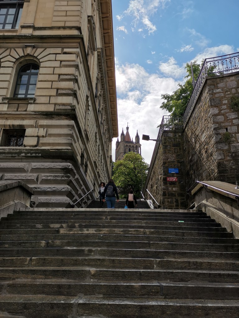 Palais de Rumine situé sur la place de la Riponne