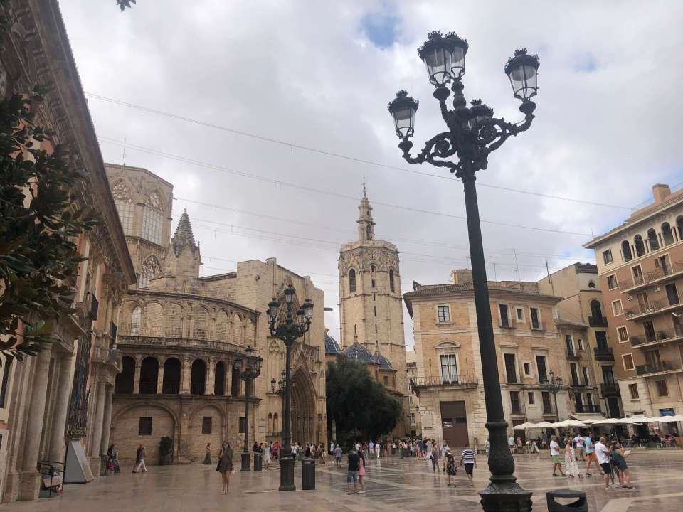 Plaza de la Virgen à Valence en Espagne