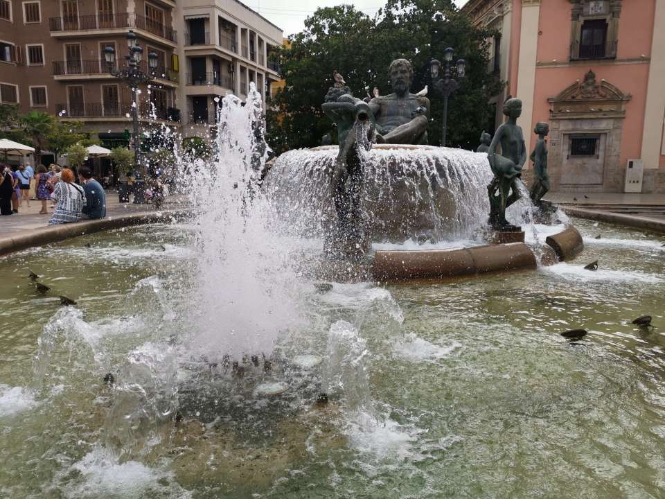 Plaza de la Virgen à Valence en Espagne