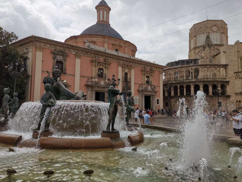 Plaza de la Virgen à Valence en Espagne
