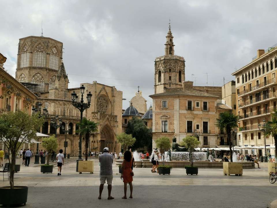 Plaza de la Virgen à Valence en Espagne