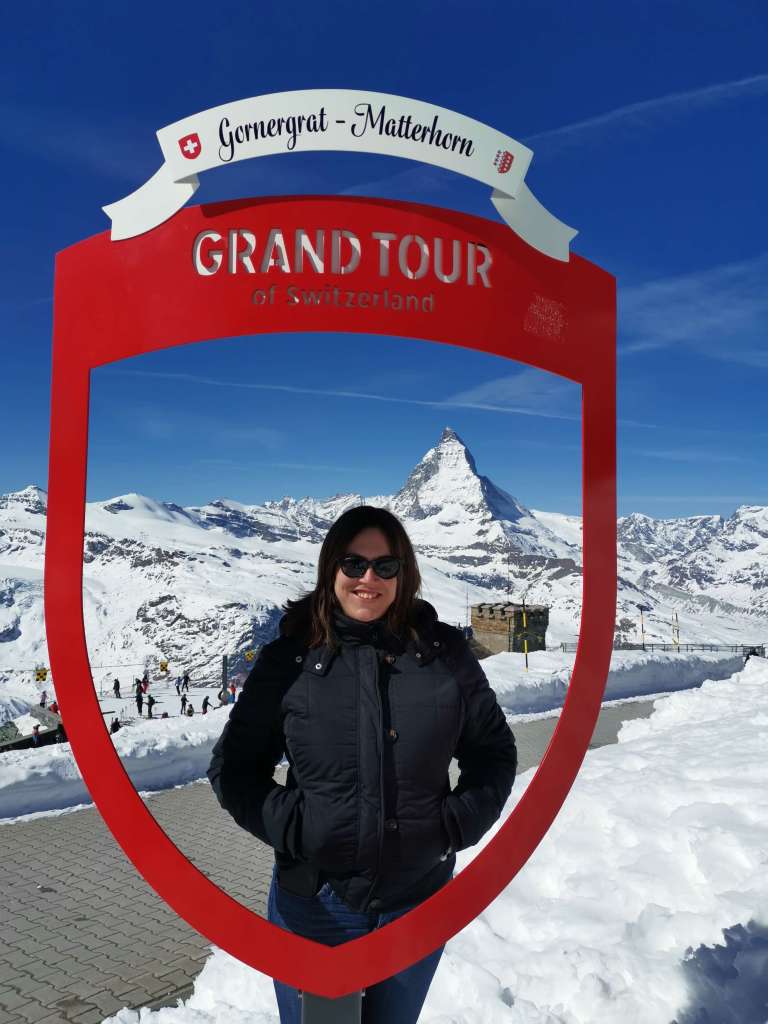 A partir de Zermatt, prenez le train à crémaillère qui vous emmènera au sommet du Gornergrat. Vous aurez de magnifiques vues sur le Cervin. 