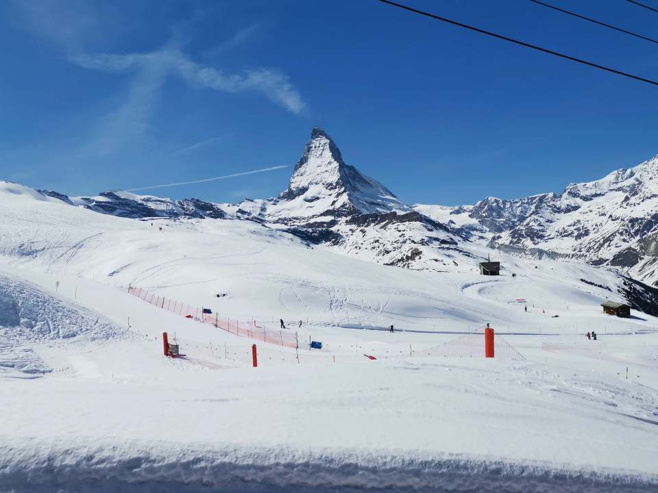 A partir de Zermatt, prenez le train à crémaillère qui vous emmènera au sommet du Gornergrat. Vous aurez de magnifiques vues sur le Cervin. 