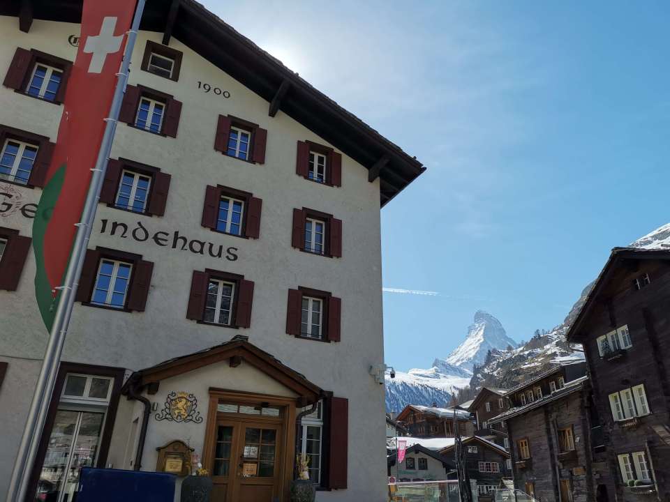 A partir de Zermatt, prenez le train à crémaillère qui vous emmènera au sommet du Gornergrat. Vous aurez de magnifiques vues sur le Cervin. 