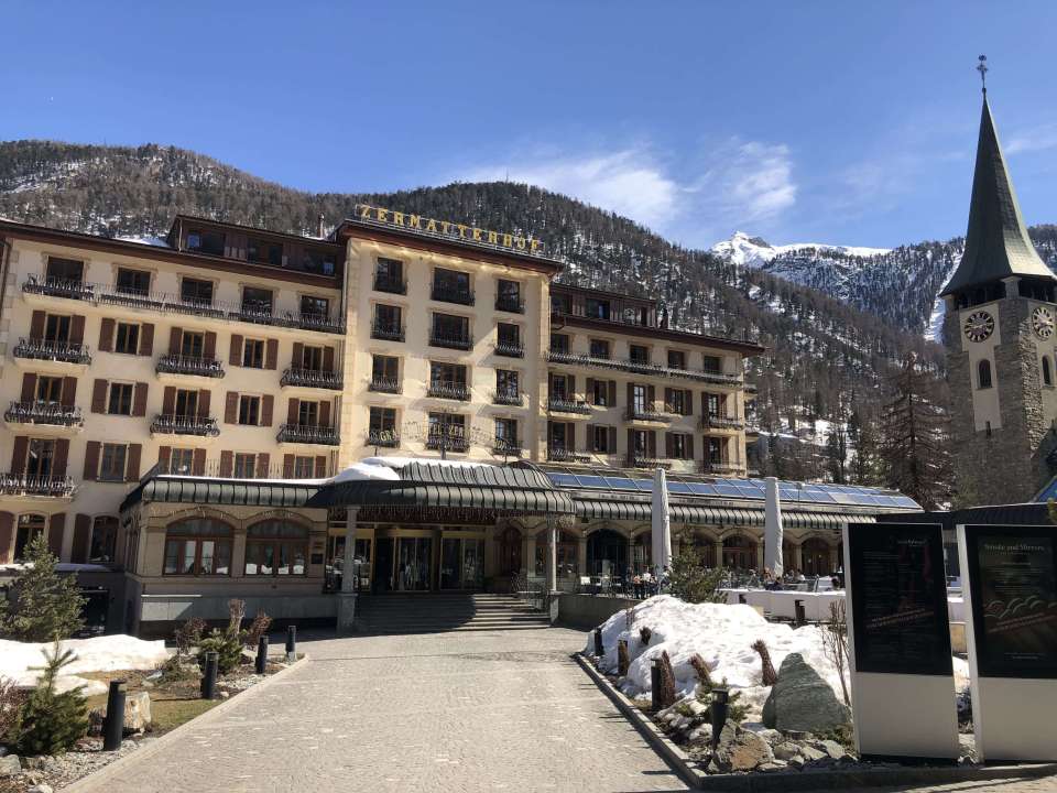 A partir de Zermatt, prenez le train à crémaillère qui vous emmènera au sommet du Gornergrat. Vous aurez de magnifiques vues sur le Cervin. 