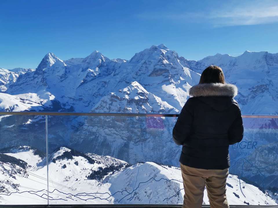 Aller au Piz Gloria, le sommet du Schilthorn, s'arrêter à Birg et visiter Mürren avec en toile de fond l'Eiger, le Mönch et la Jungfrau. 
