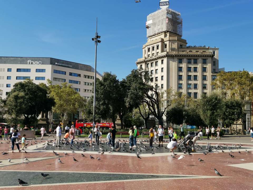 La Plaça de Catalunya est la place prinicpale de Barcelone.