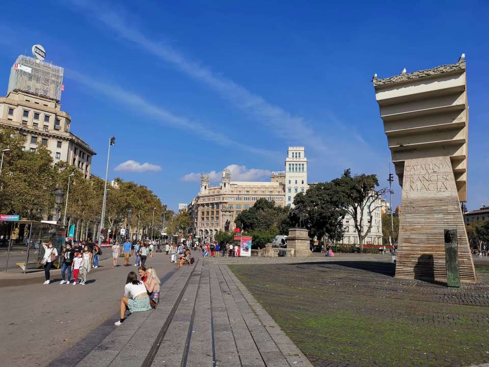 La Plaça de Catalunya est la place prinicpale de Barcelone.