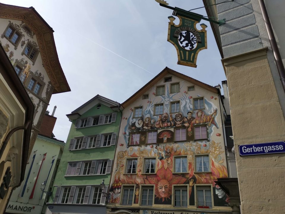 centre historique de Lucerne façade peinte