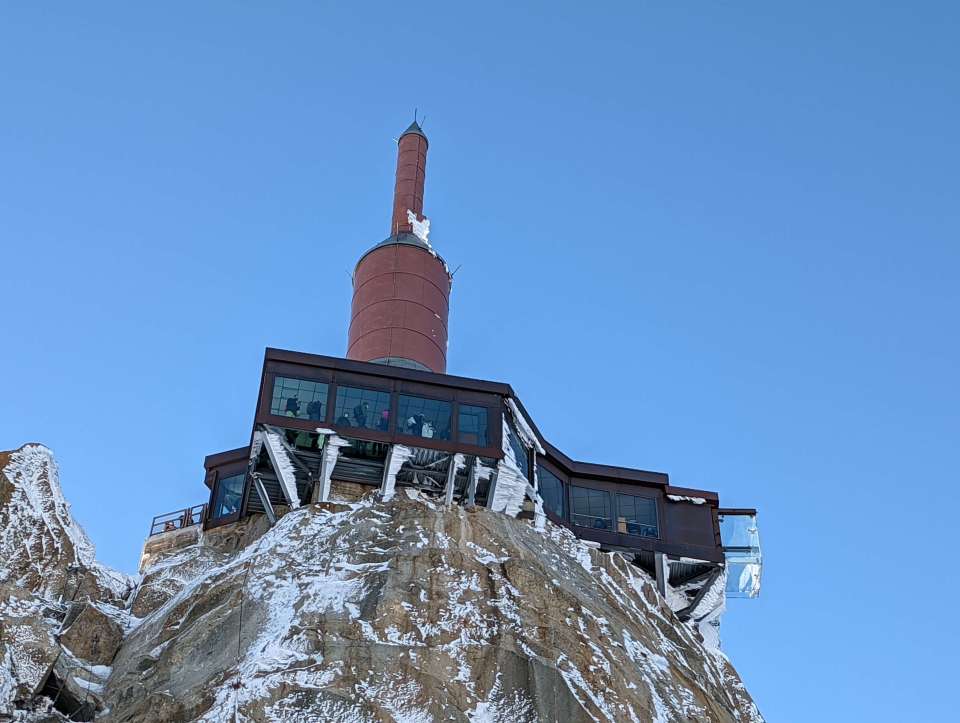 L’Aiguille du Midi depuis Chamonix