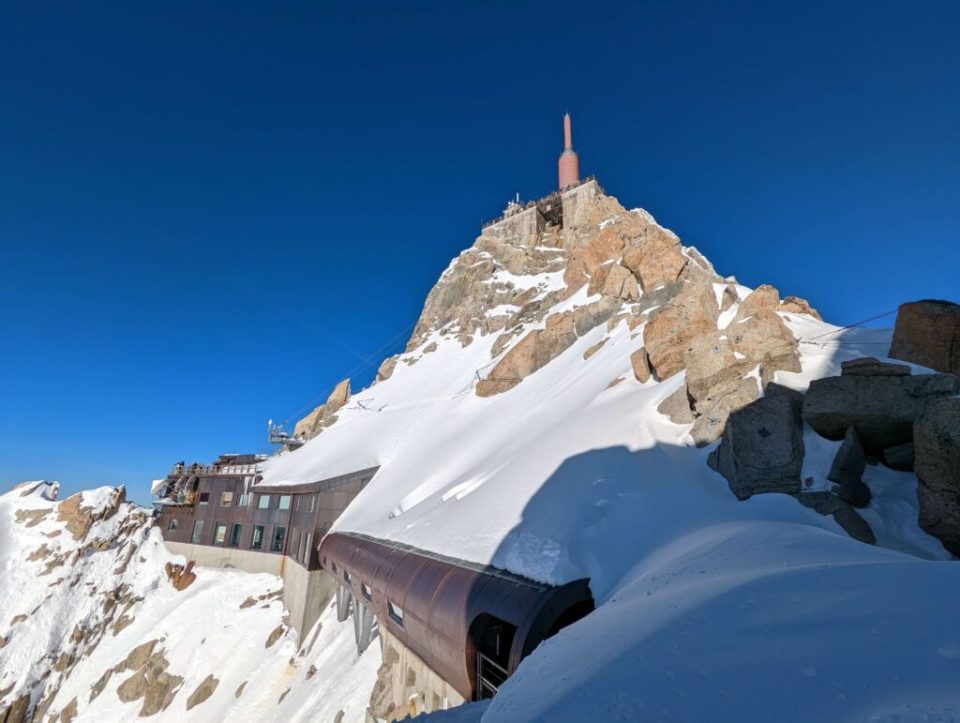 L’Aiguille du Midi depuis Chamonix