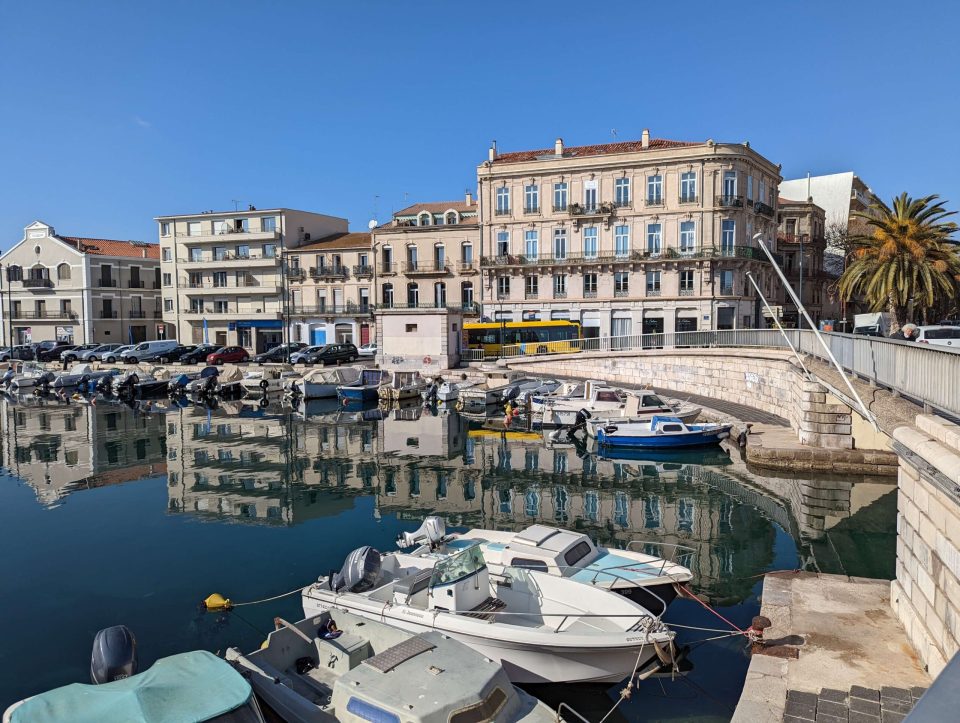 se promener le long des canaux de Sète