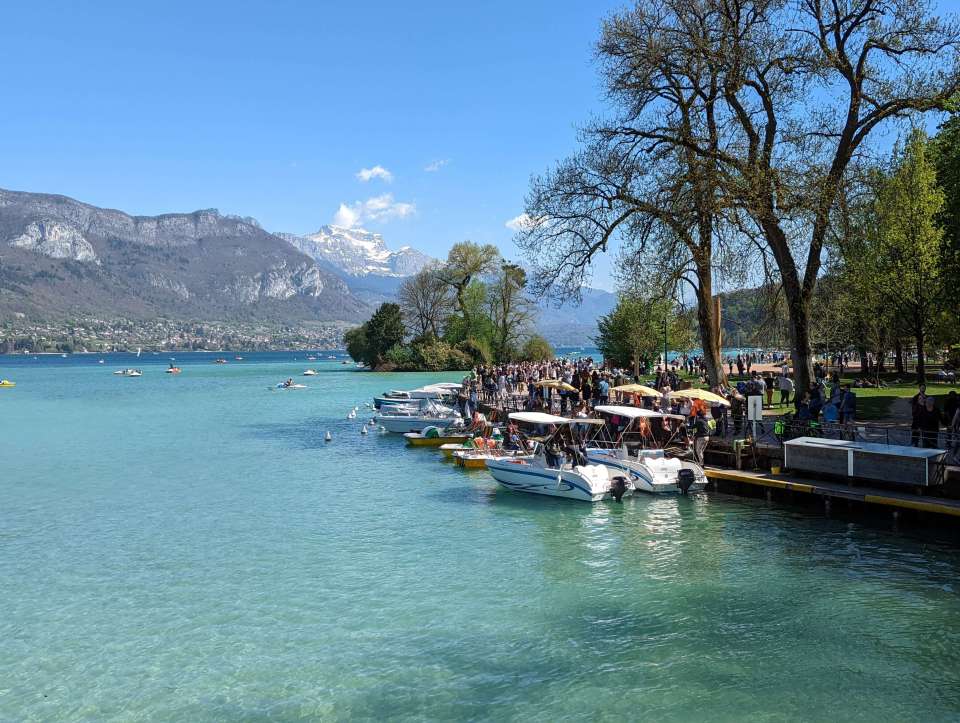 que faire à Annecy promenade au bord du lac d'Annecy 