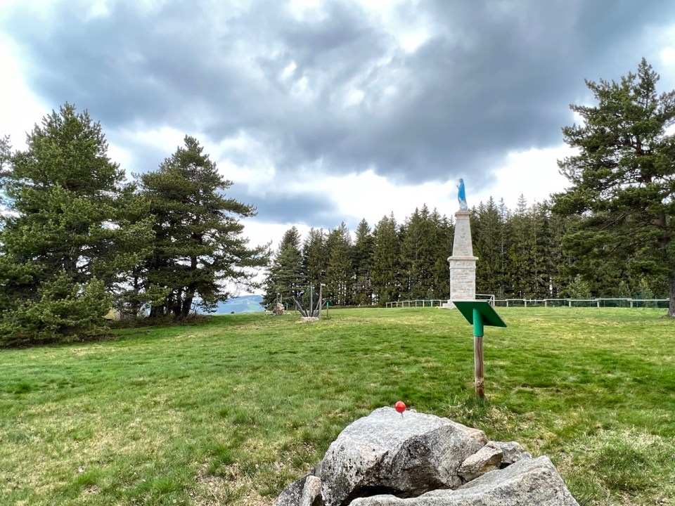 sentier des planètes dans le Parc naturel régional du Pilat 