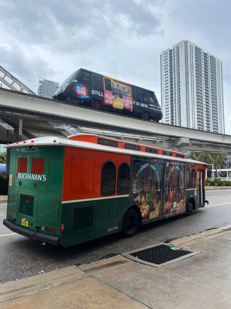Trolleys et metromover 