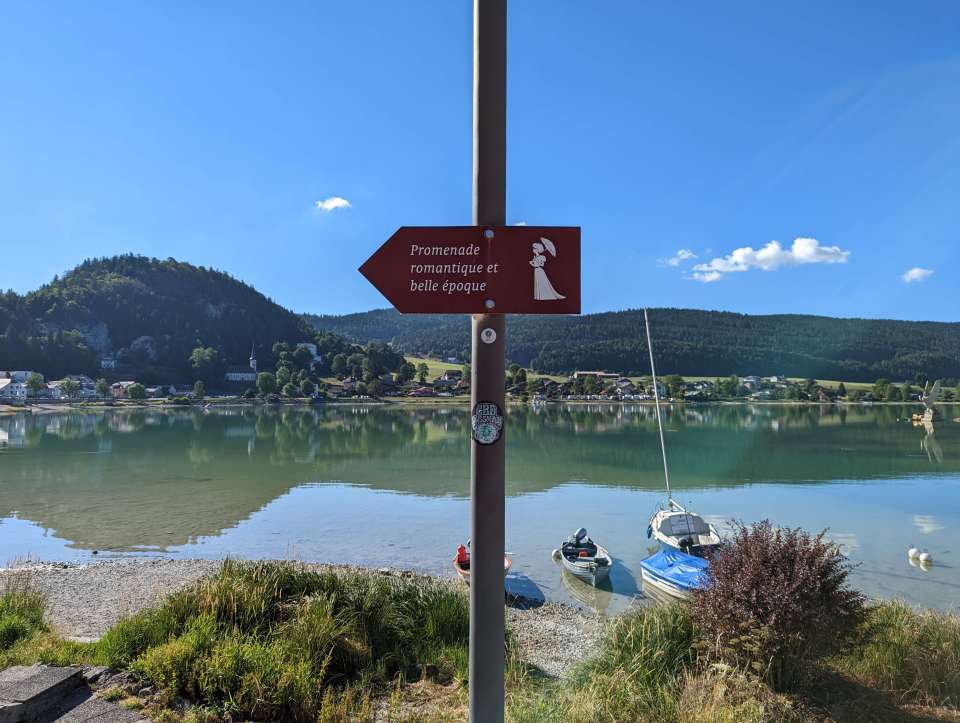 Pont au bord du lac de Joux