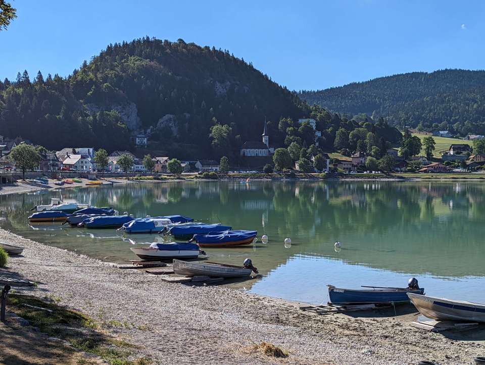 Pont au bord du lac de Joux