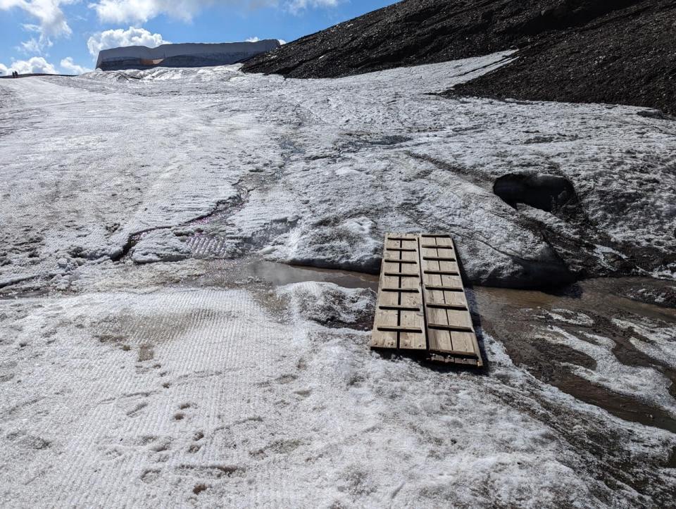 marche sur le glacier 3000