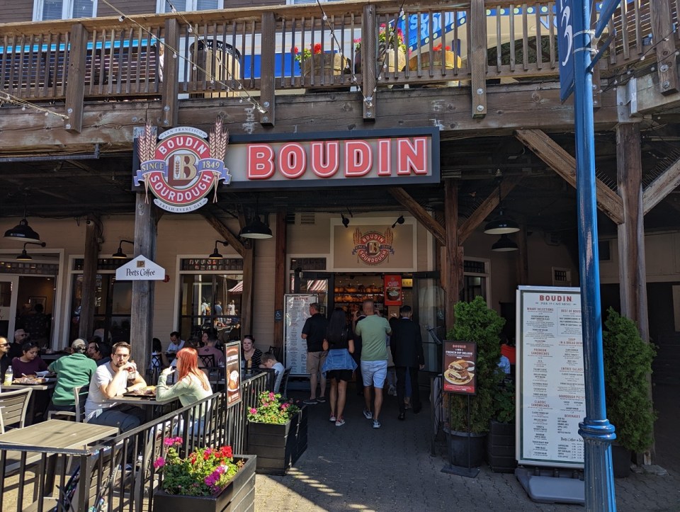 clam chowder bread bowl Boudin à San Francisco 