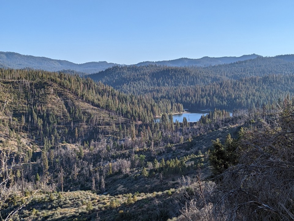 vista point of Hume Lake dans le Kings Canyon Park