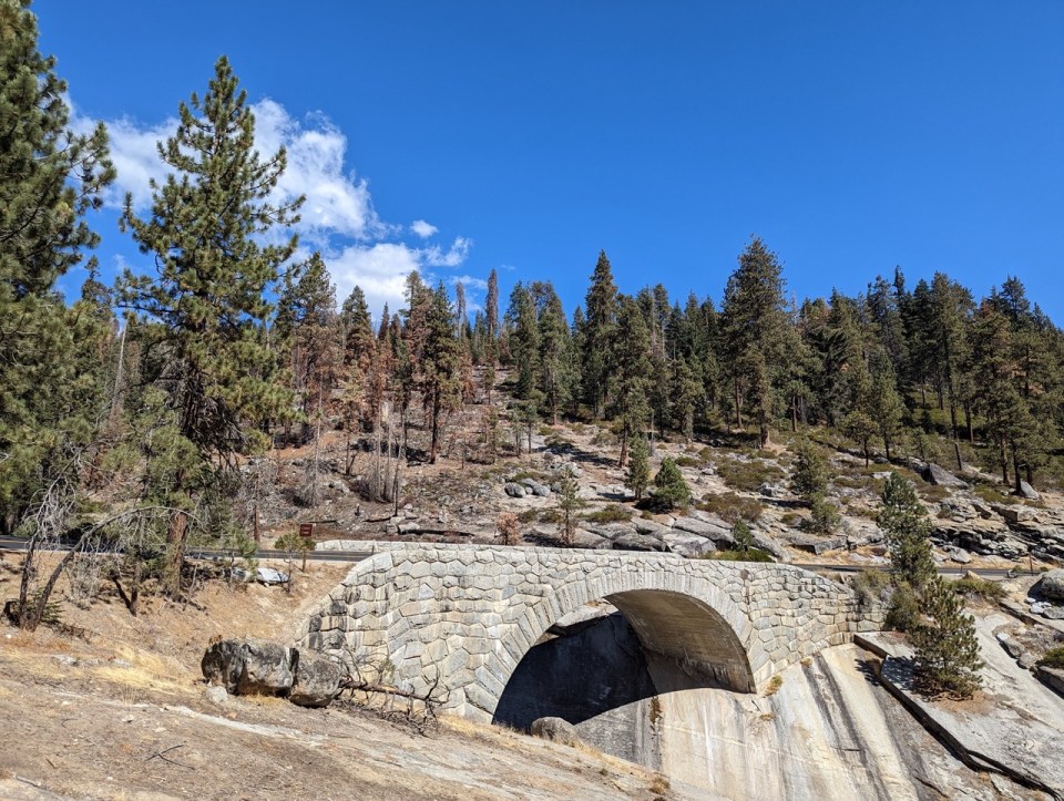 la Generals Highway dans le Sequoia National Park 