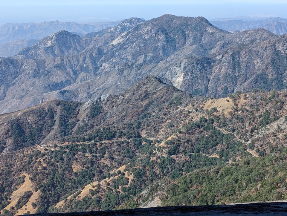 Moro Rock sur Crescent Meadows Road dans le Sequoia National Park