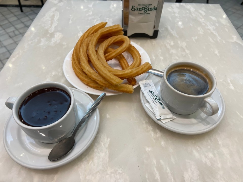 chocolate con churros dans la chocolaterie San Ginès