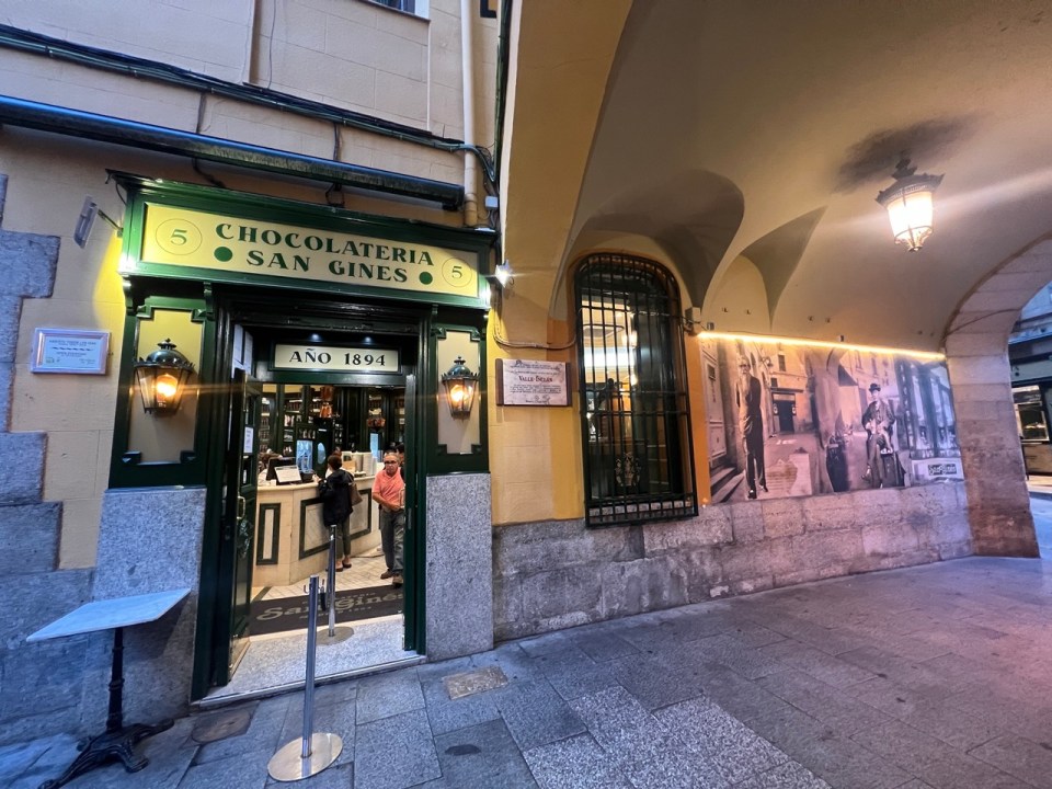 chocolate con churros dans la chocolaterie San Ginès