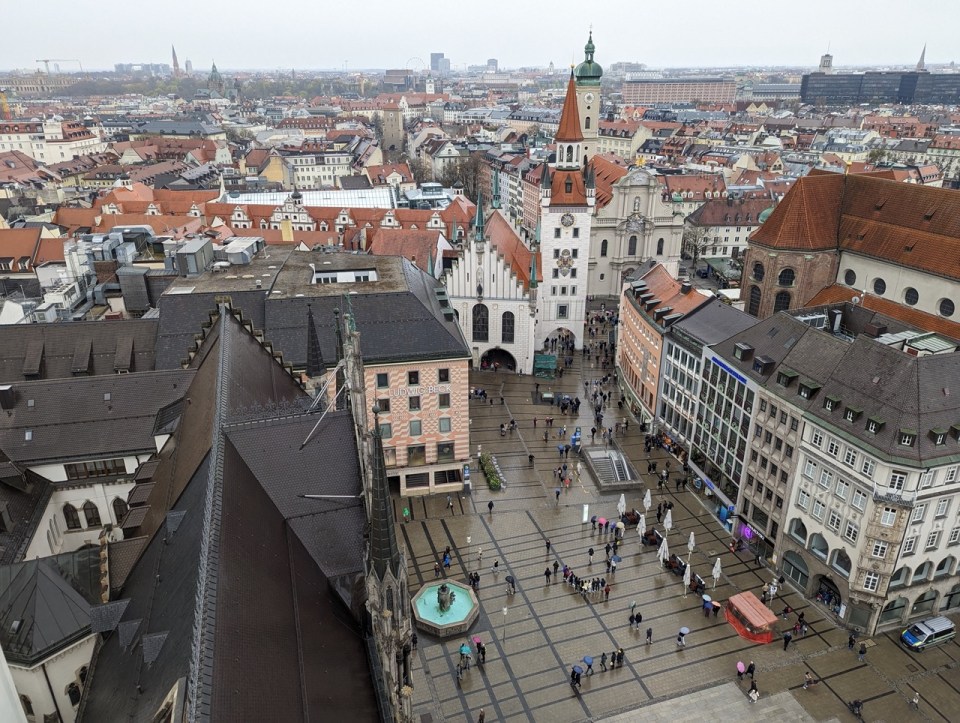 Visiter Munich et monter à la tour de l'horloge dans le nouvel hôtel de ville 