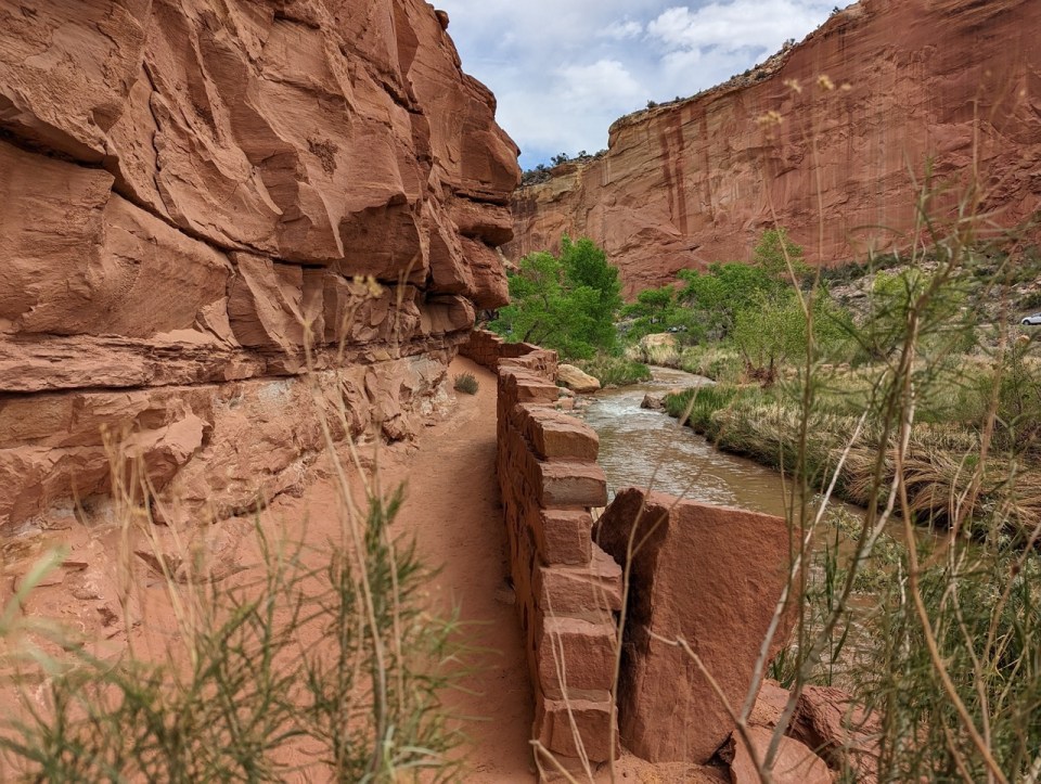 Hickman Bridge Trail 