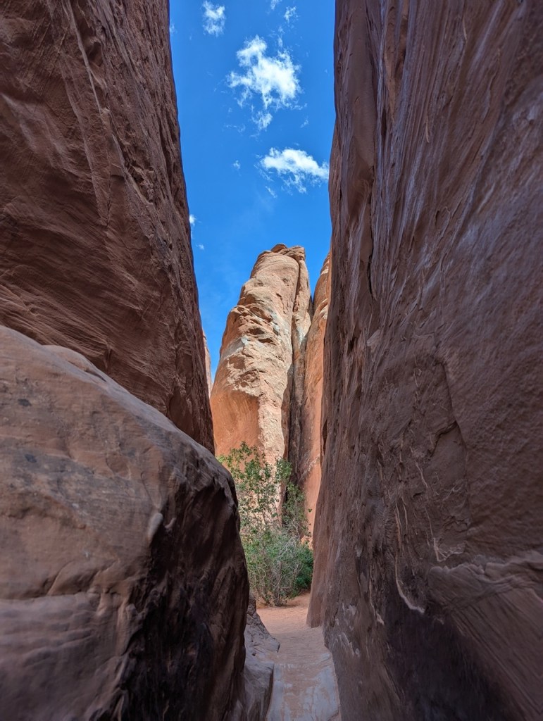Sand Dune Arch Trail 
