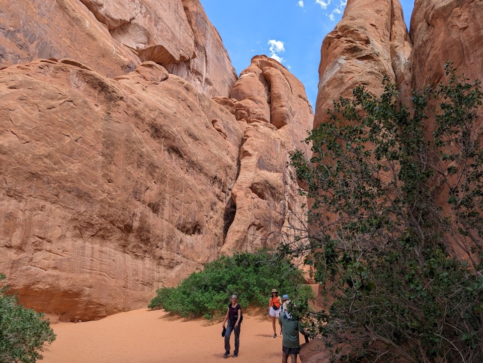Sand Dune Arch Trail 