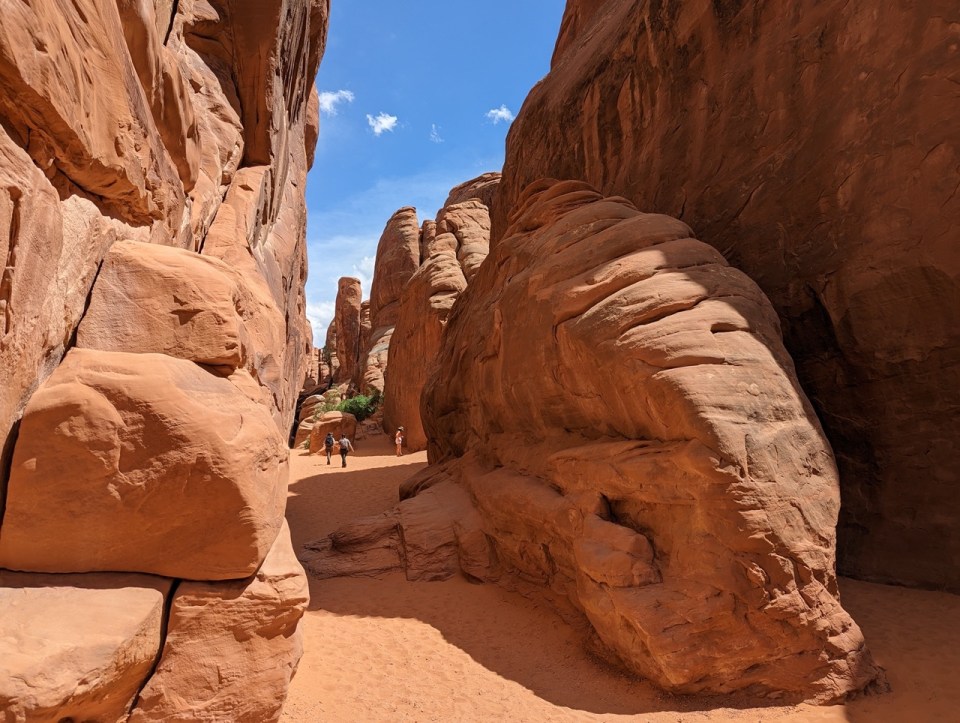 Sand Dune Arch Trail 