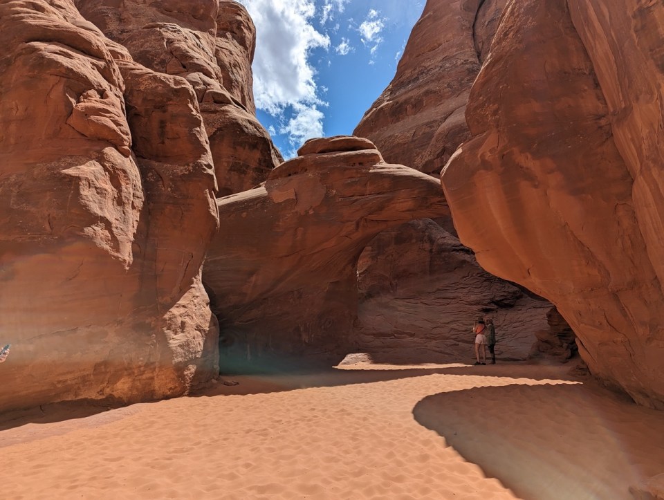 Sand Dune Arch Trail 